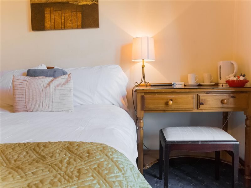 Фото Oyo Ye Olde Bowling Green Inn