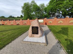 Памятный камень завода Кувака (Penza Region, Kamenskiy rayon, Kuvaka Village, Ovrazhnaya ulitsa), memorial plaque, foundation stone