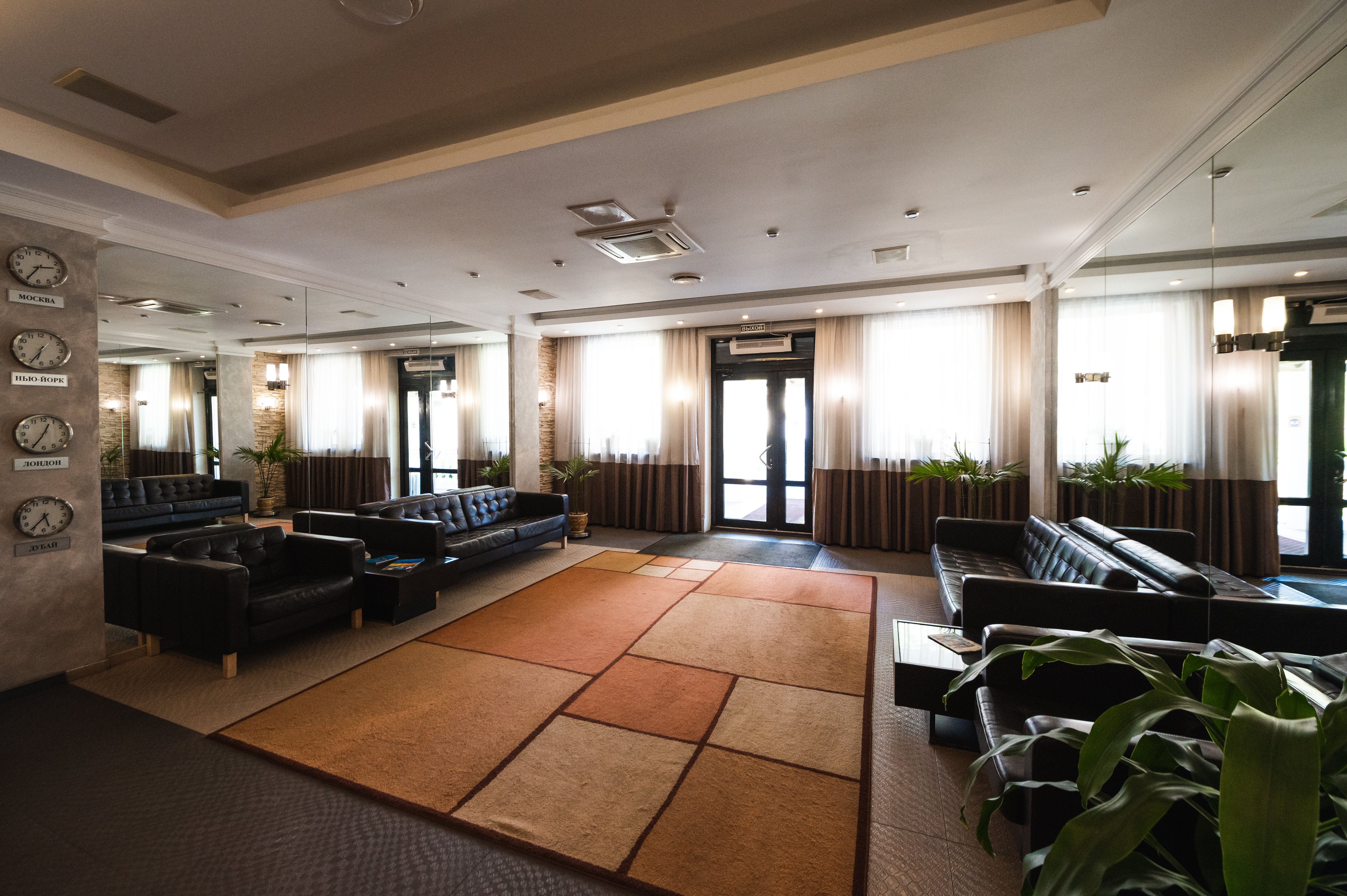 Фото отеля 1