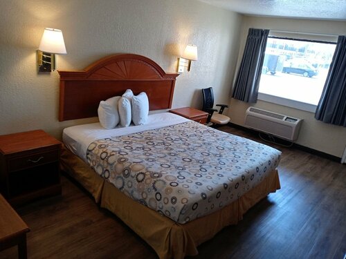 Гостиница Holiday Lodge & Suites - Sunset Plaza - Fort Walton Beach в Форт Уолтон Бич
