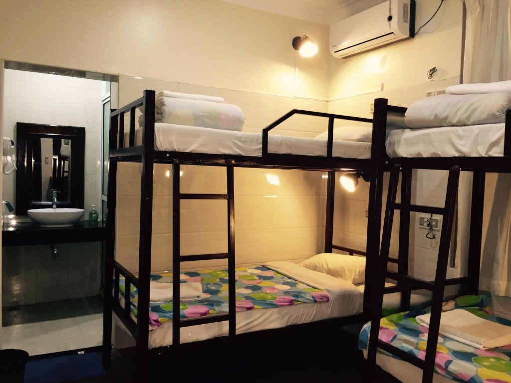 Фото Mr. Charles Hotel