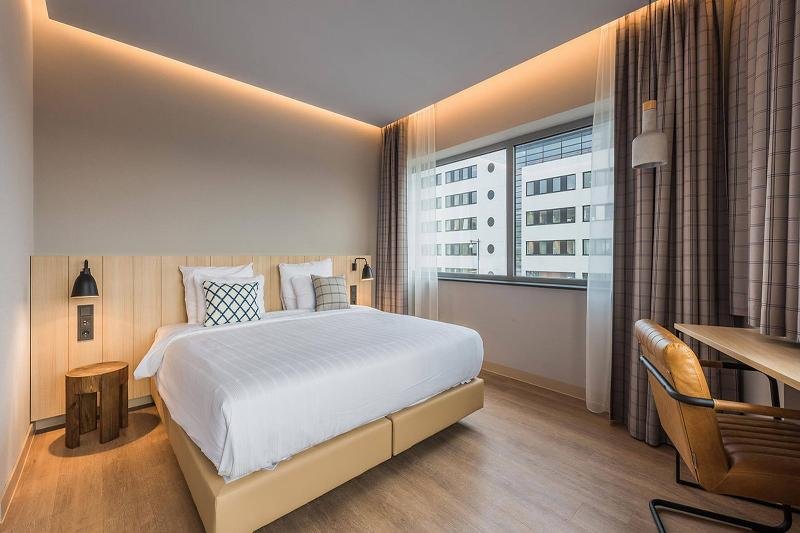 Фото Urban Lodge Hotel