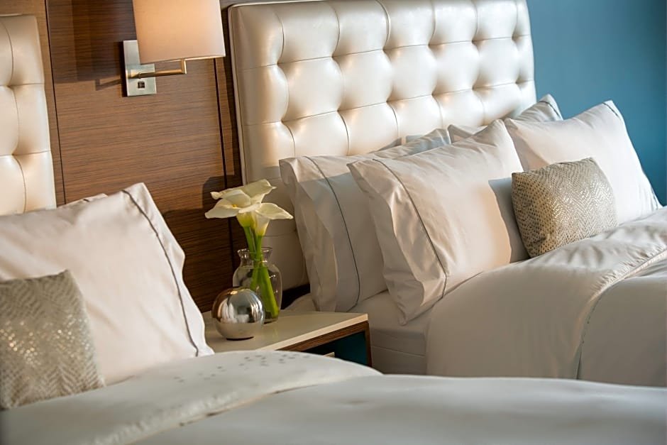 Фото Renaissance Meadowlands Hotel