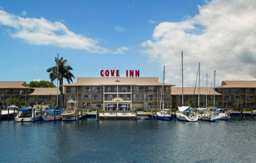 Гостиница Cove Inn on Naples Bay