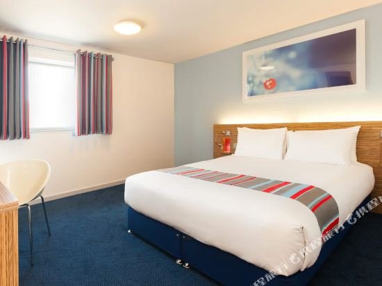 Фото Travelodge Dundee Strathmore Avenue