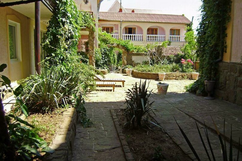 Фото Испанский дворик