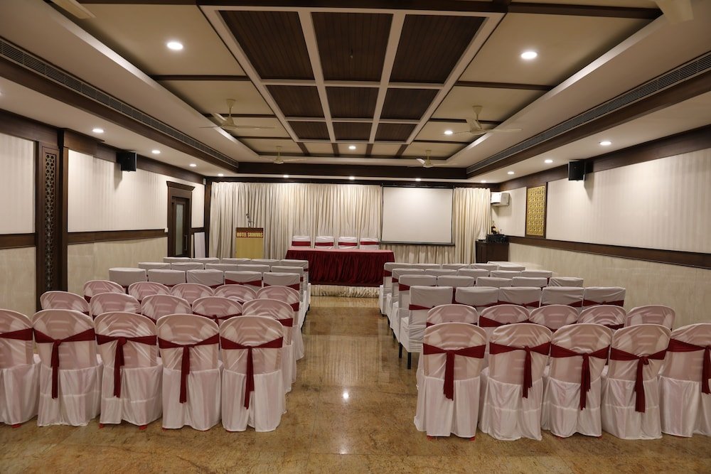 Фото Srinivas Saffron Hotel