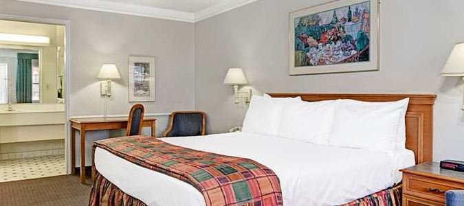 Фото Days Inn Tucson City Center