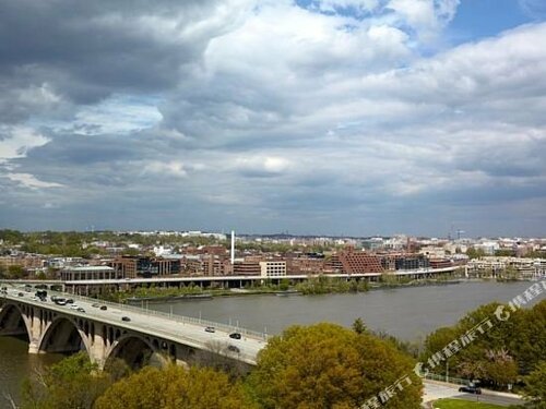 Гостиница Key Bridge Marriott в Арлингтоне