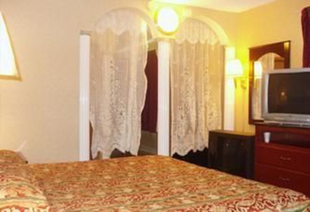 Фото Townhouse Inn & Suites