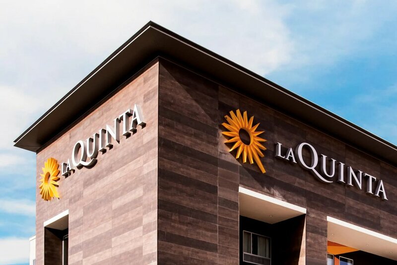 Гостиница La Quinta Inn & Suites by Wyndham Shorewood