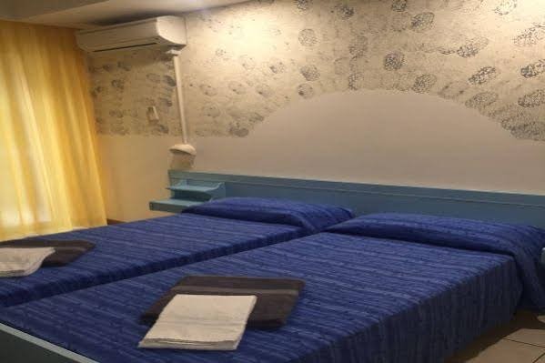 Фото Hotel Happy