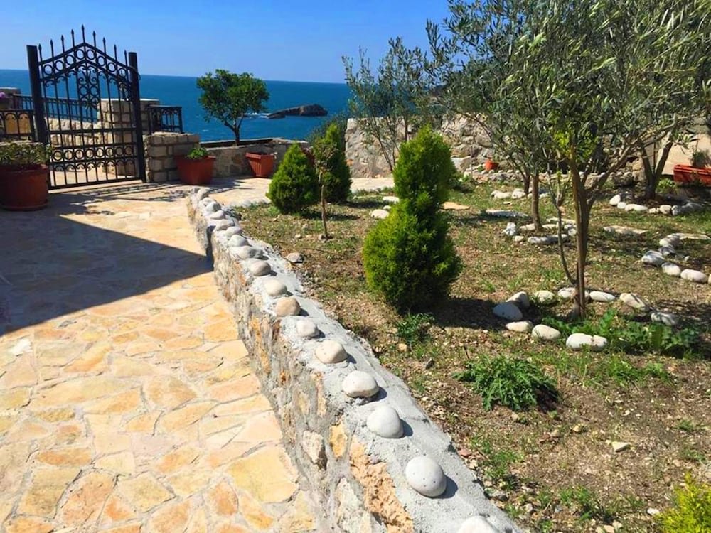 Фото Apartments Antigona Old Town