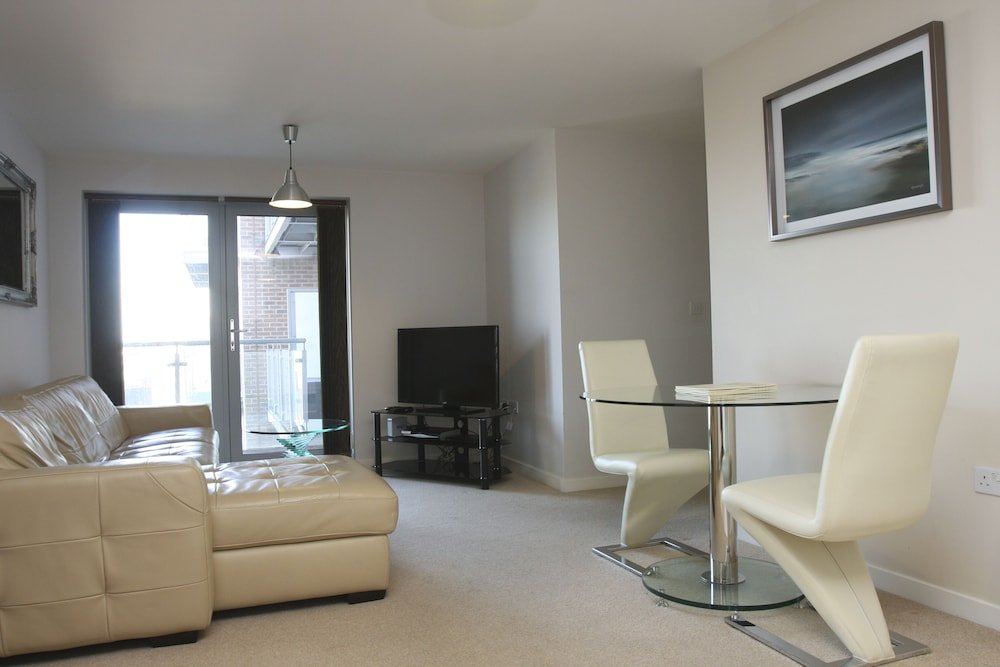 Фото 2 Bed Modern Apartment-Wilmington Close