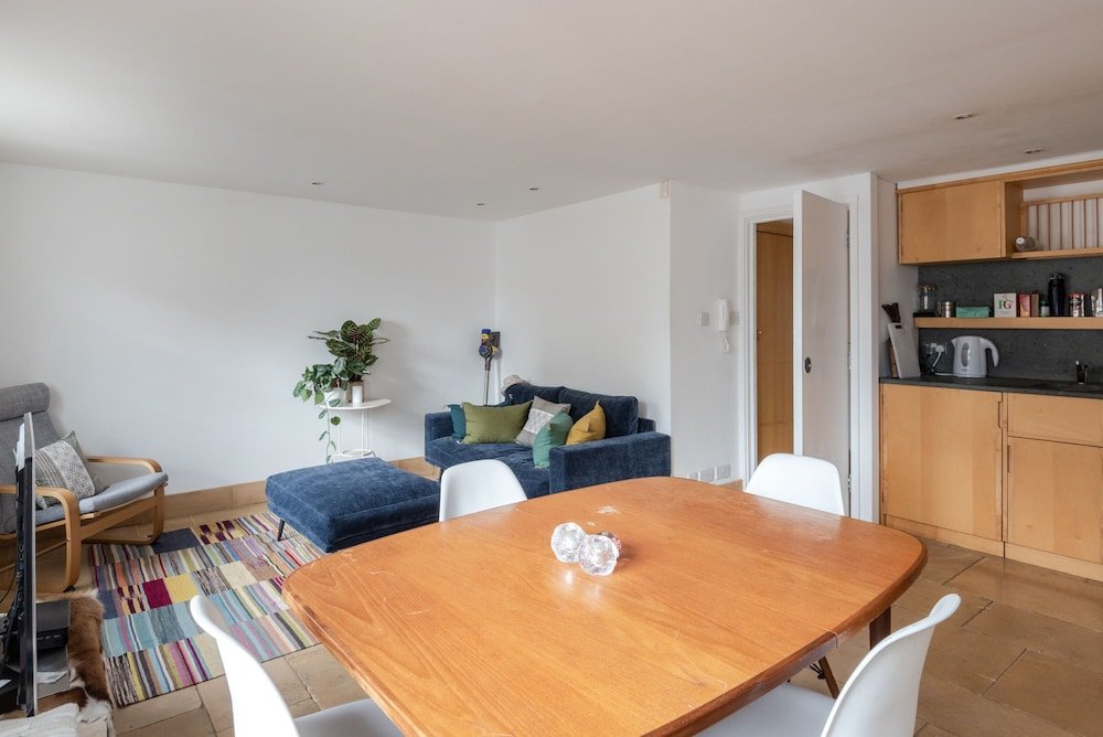 Фото Perfectly Placed Central London Flat for 2