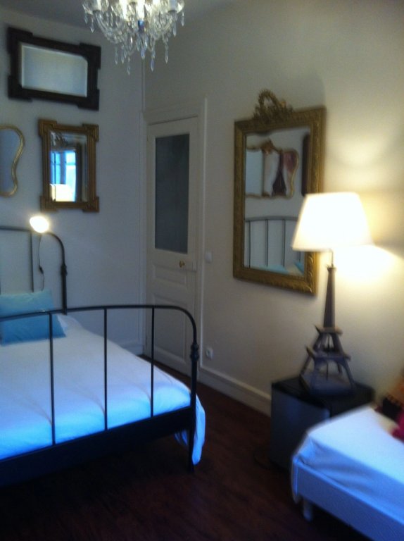 Фото A Room In Paris