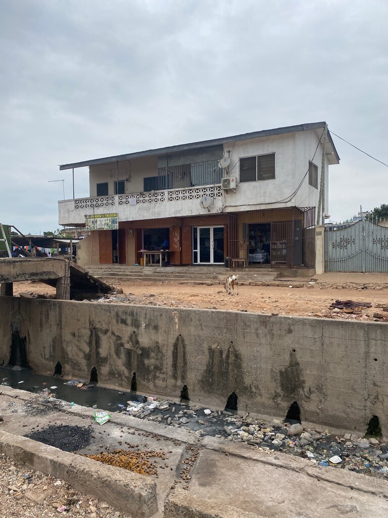 Clothing store Sparrow’s Finishing, Accra, photo