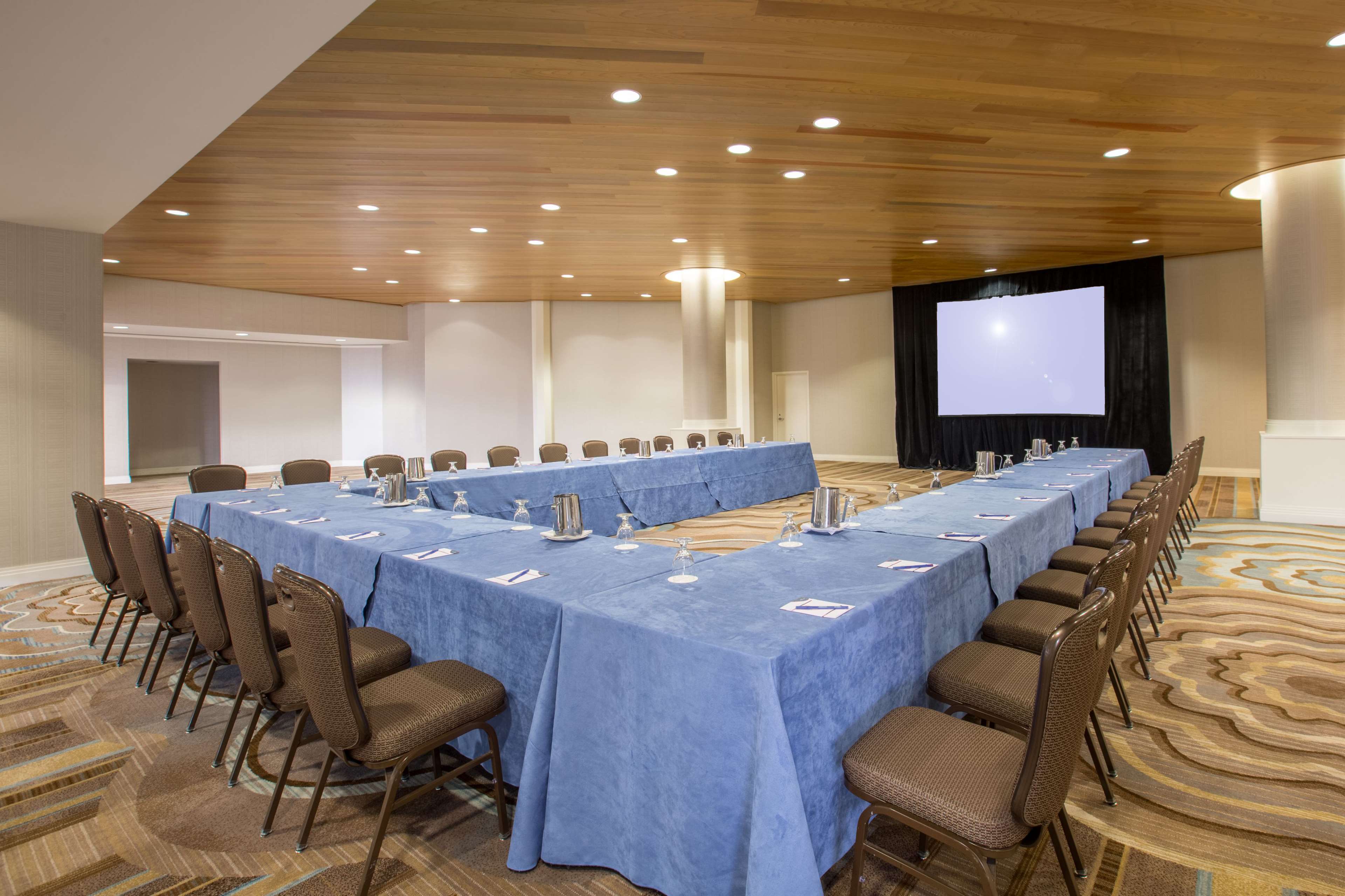 Фото Sonesta Redondo Beach & Marina