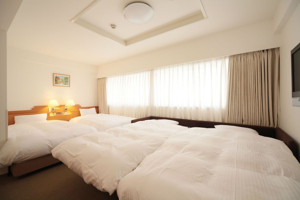 Фото Shin Osaka Station Hotel