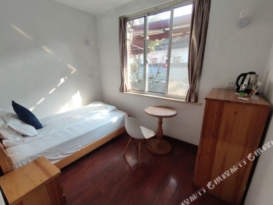 Фото Westlake Hostel Man Juelong branch