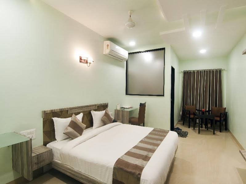 Фото Oyo 4155 Hotel The Sudesh