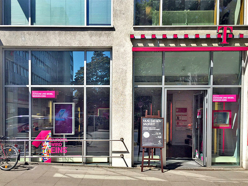 Mobile phone store Telekom Shop, Hamburg, photo