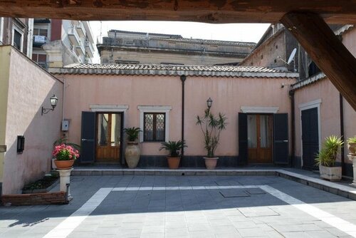 Гостиница La Canonica di San Sebastiano в Ачиреале
