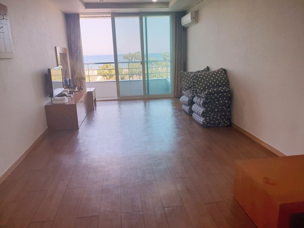 Фото Pine Beach Condotel