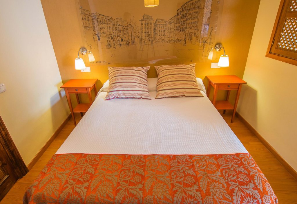 Фото Apartamentos Turisticos Alhambra