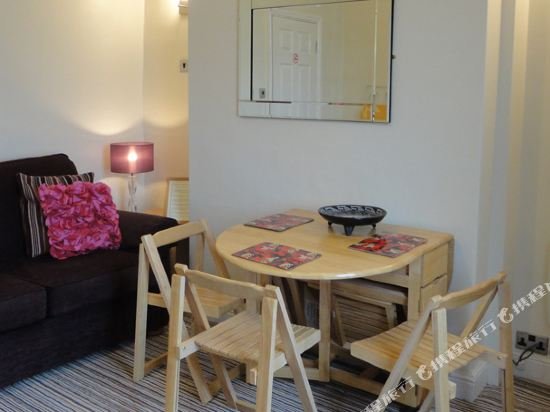 Фото 45 The Square Holiday Apartments