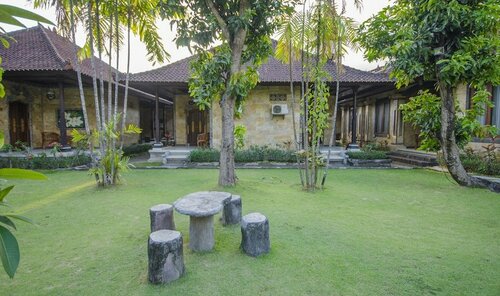 Гостиница Taman Sari Cottages II в Куте