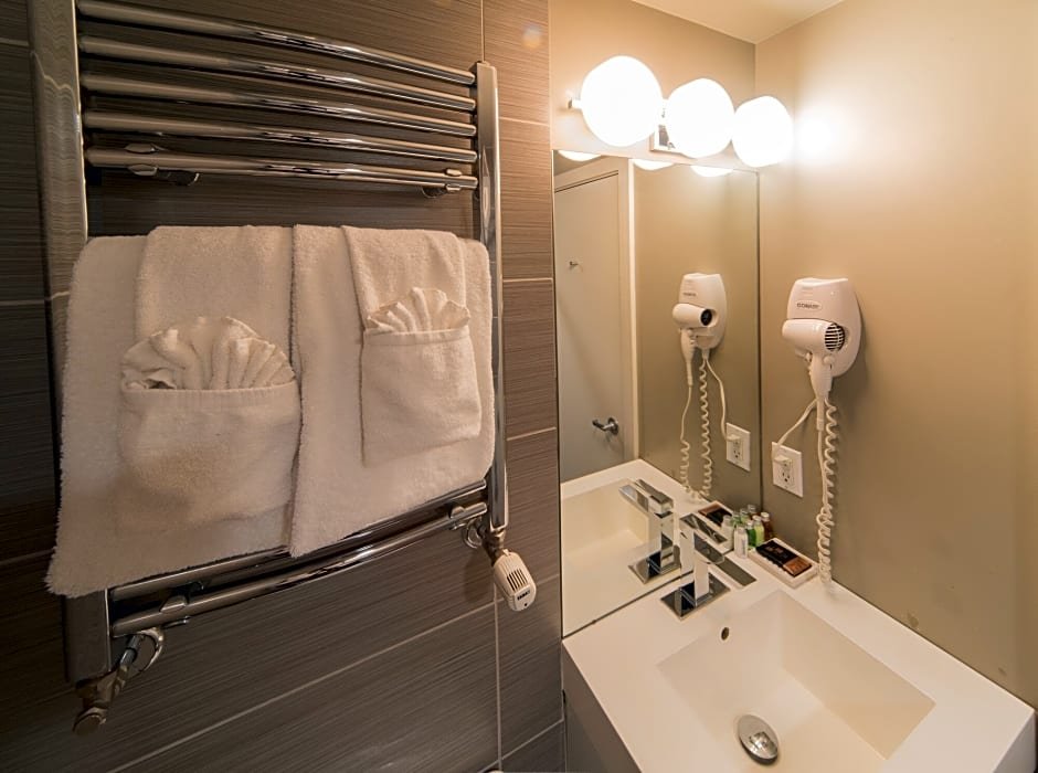 Фото Nuvo Hotel Suites