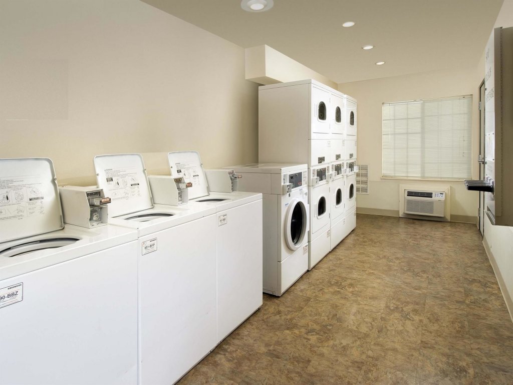 Фото WoodSpring Suites Kansas City South