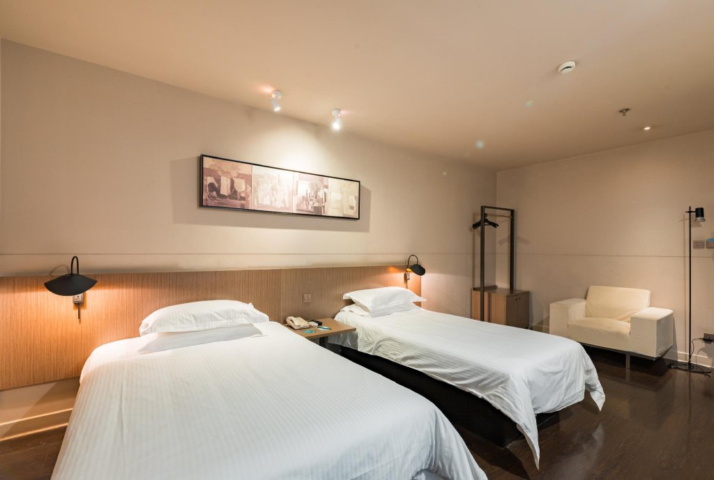 Фото Jinjiang Inn Select Shanghai Nanjing Road Pedestrian Street