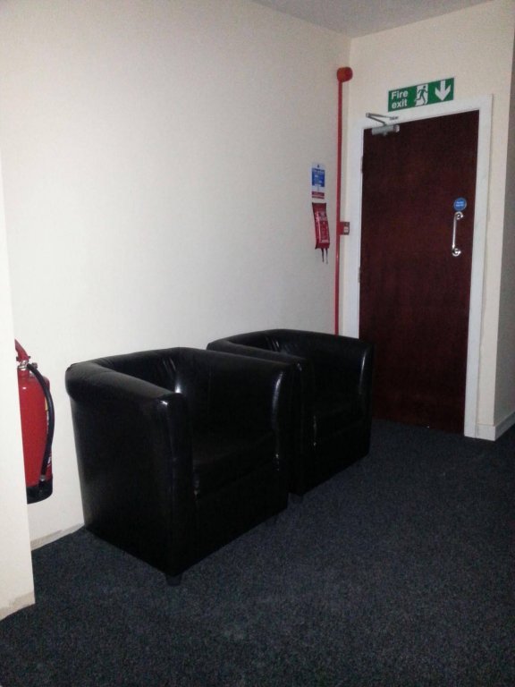 Фото Budget Apartment Shields Road