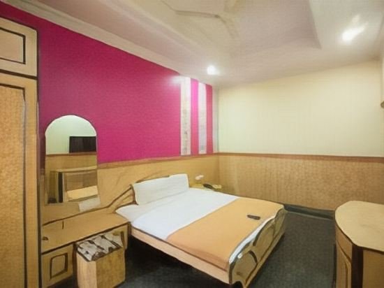 Фото Hotel Suriya International