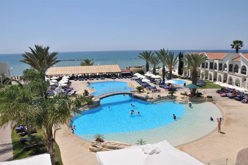 Фото Radisson Beach Resort Larnaca