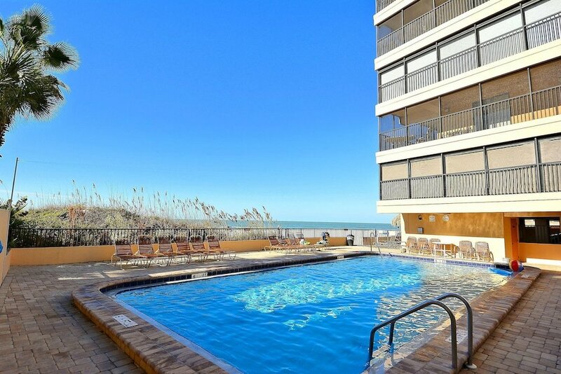 Гостиница Villa Madeira 609 Top Floor Beach Front/stunning Views/pool