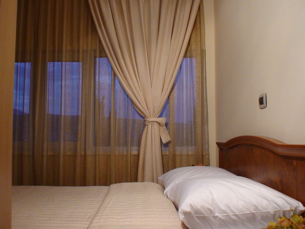 Фото Hotel BaMBiS