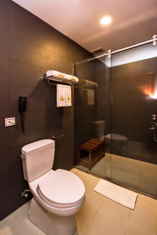 Фото Golden Crown Hotel