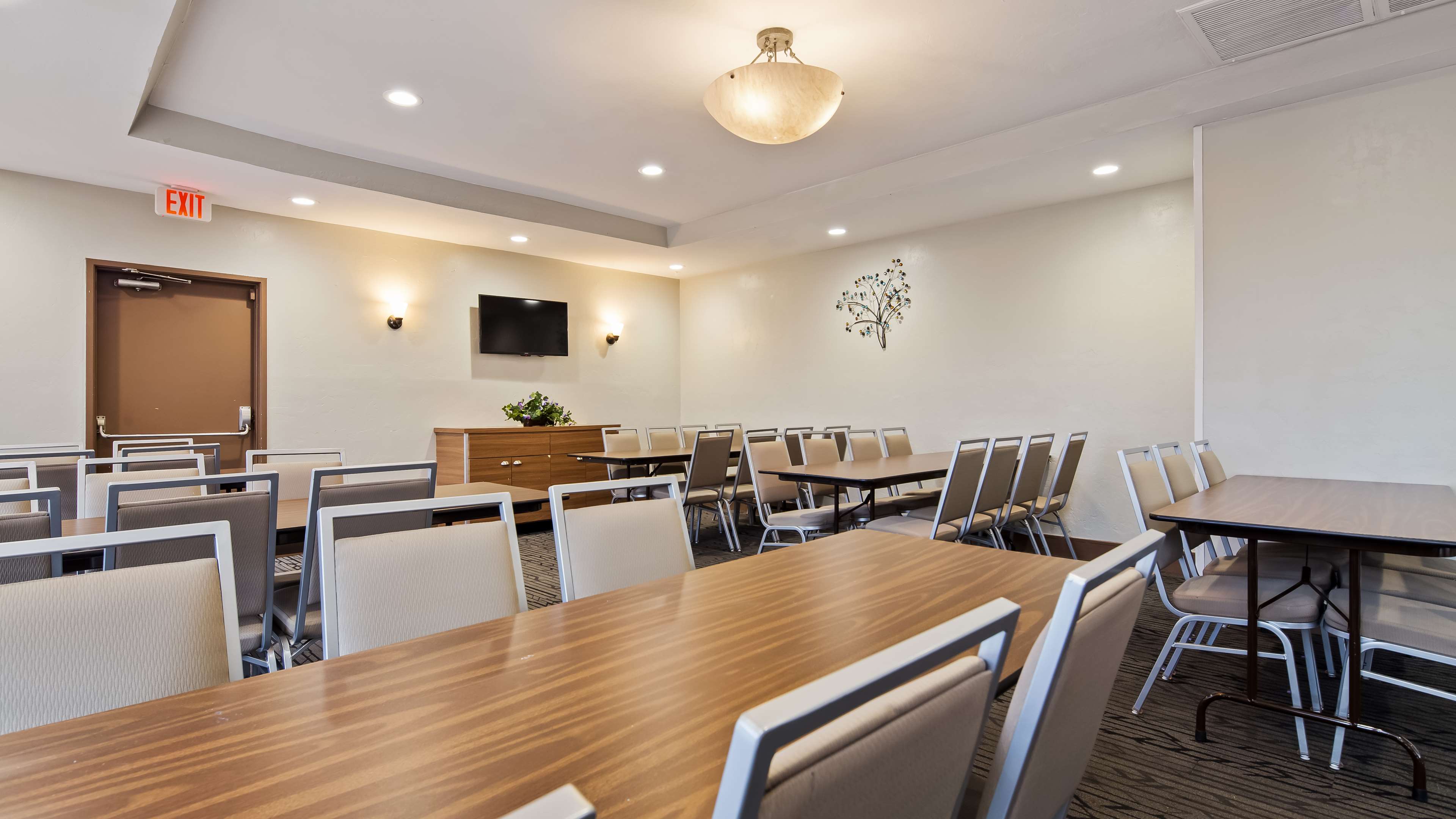 Фото Best Western Royal Sun Inn & Suites