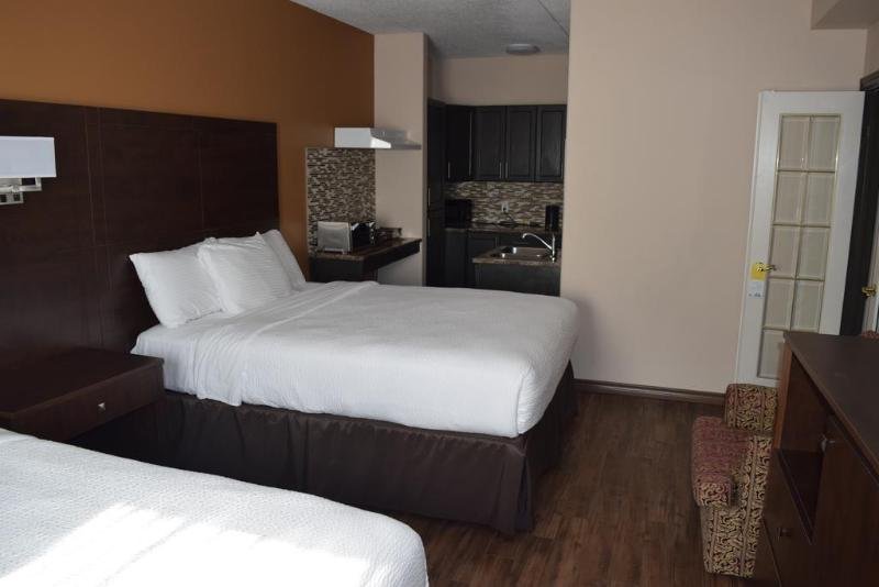 Фото Days Inn by Wyndham Leamington