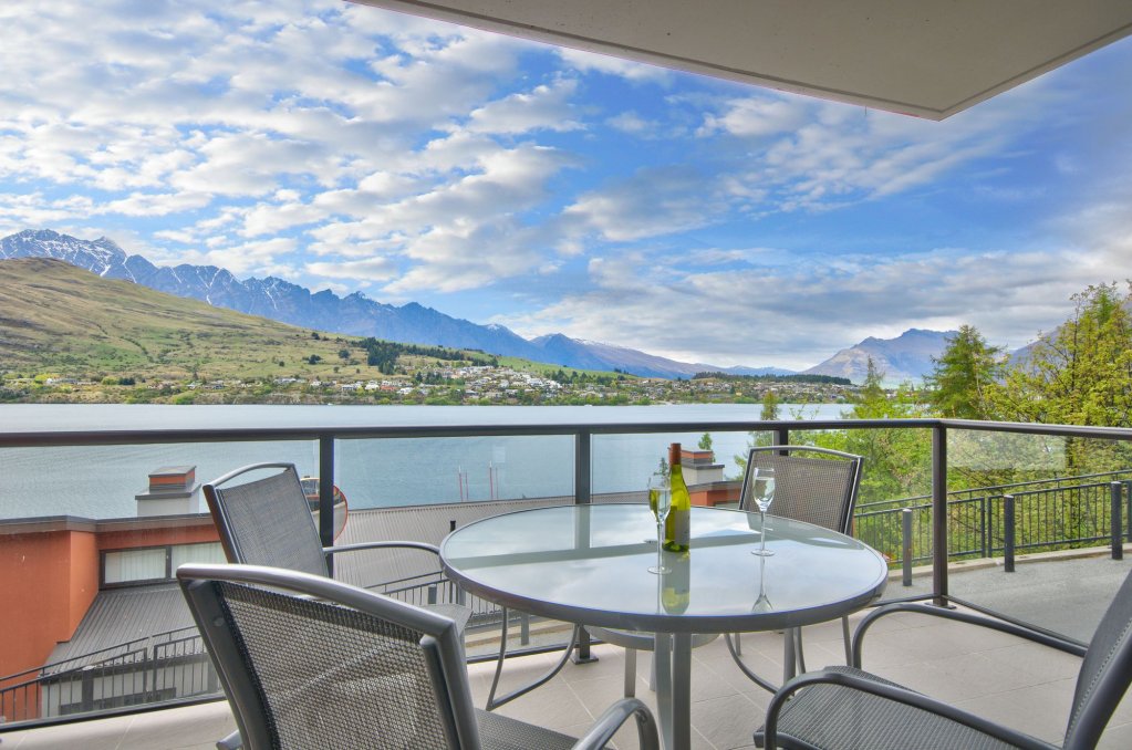 Фото Lake Views at The Shores - Private Apartment