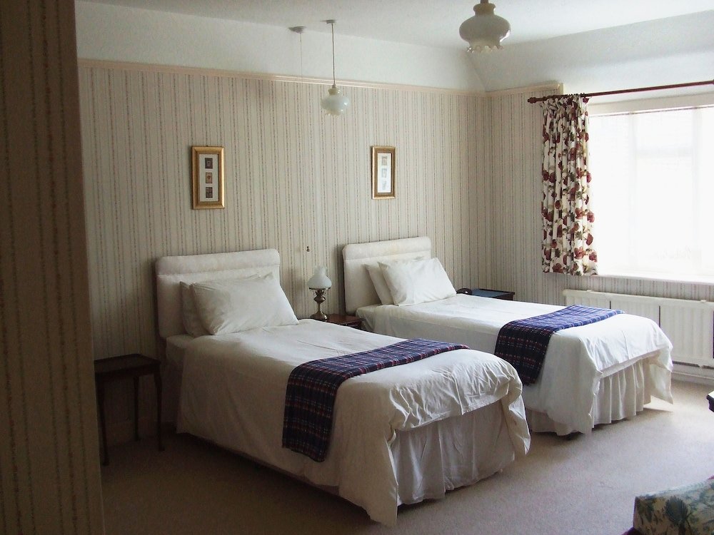 Фото Swiss Cottage Bed And Breakfast