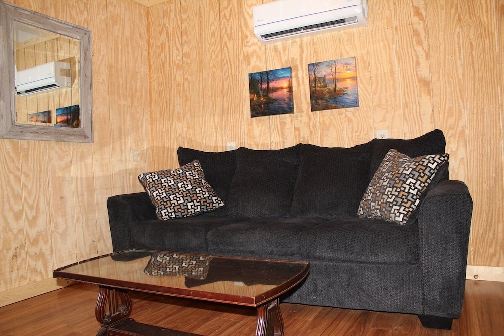 Фото Shawnee Trails Lodging and Suites