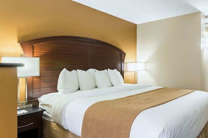 Quality Inn and Suites - Arden Hills