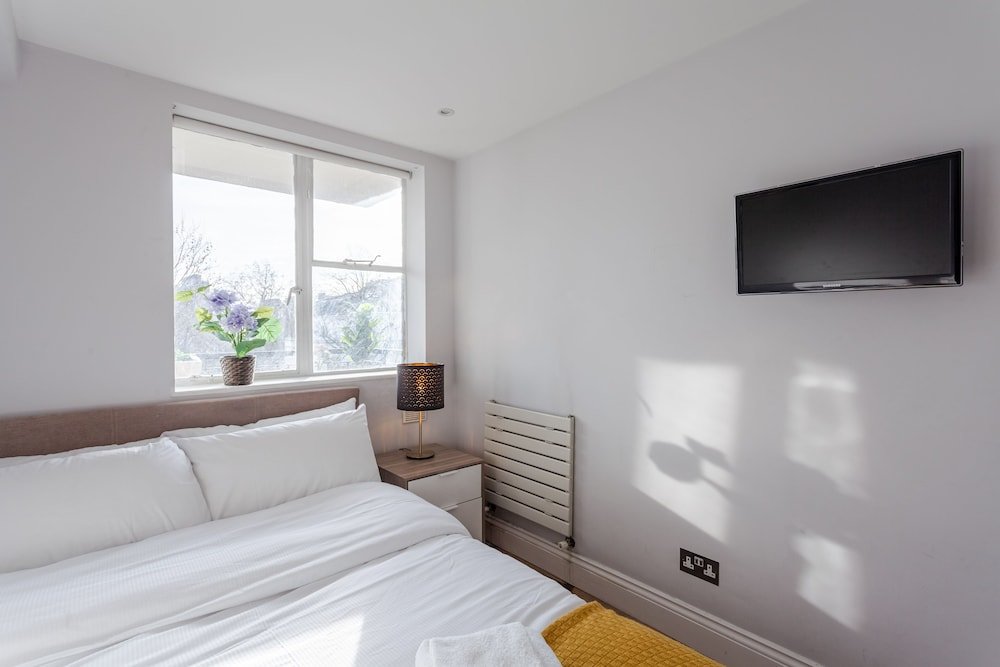 Фото Luxury 3 Bedrooms Flat in Central London