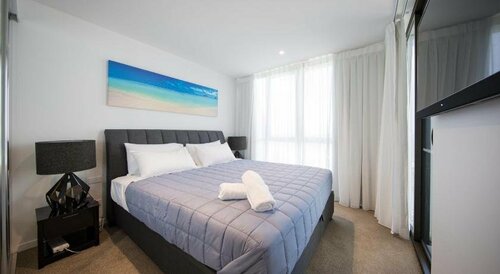 Жильё посуточно HomePlus Premier Apartments at 2663 Gold Coast Hwy Broadbeach