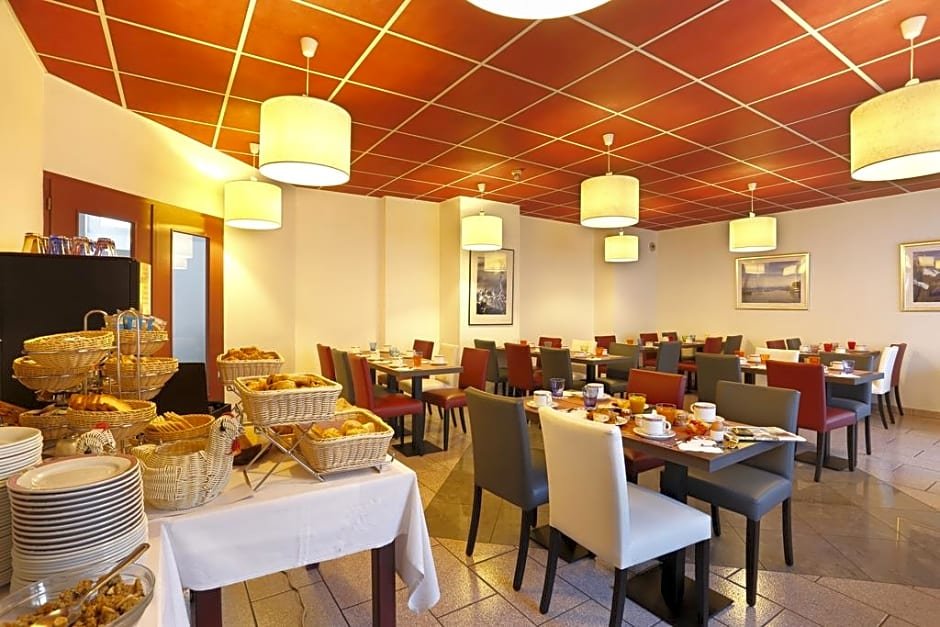 Фото Logis Hôtel l'Arc en Ciel