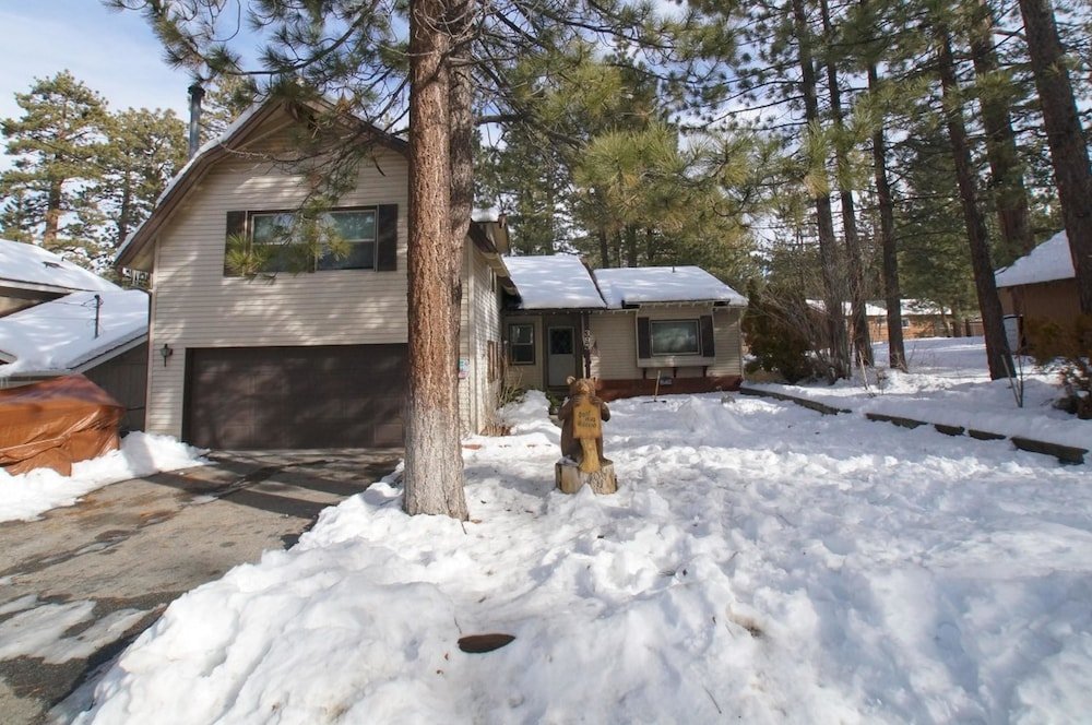 Фото Bear Hug Hideout